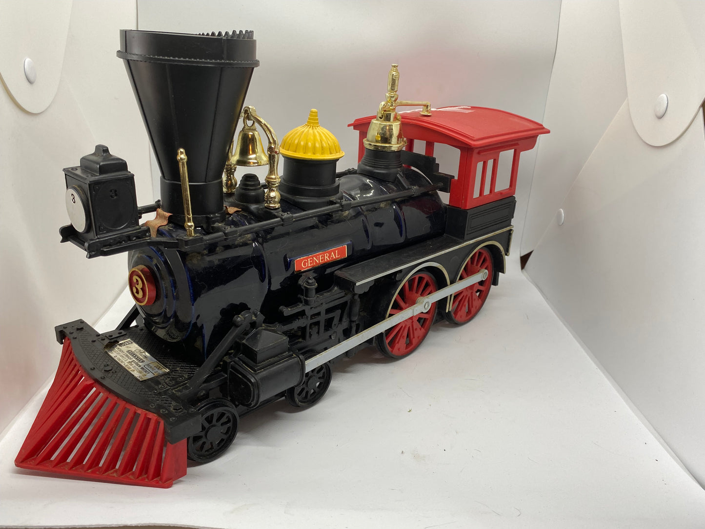 VINTAGE JIM BEAM STEAM ENGINE 3 DECANTER