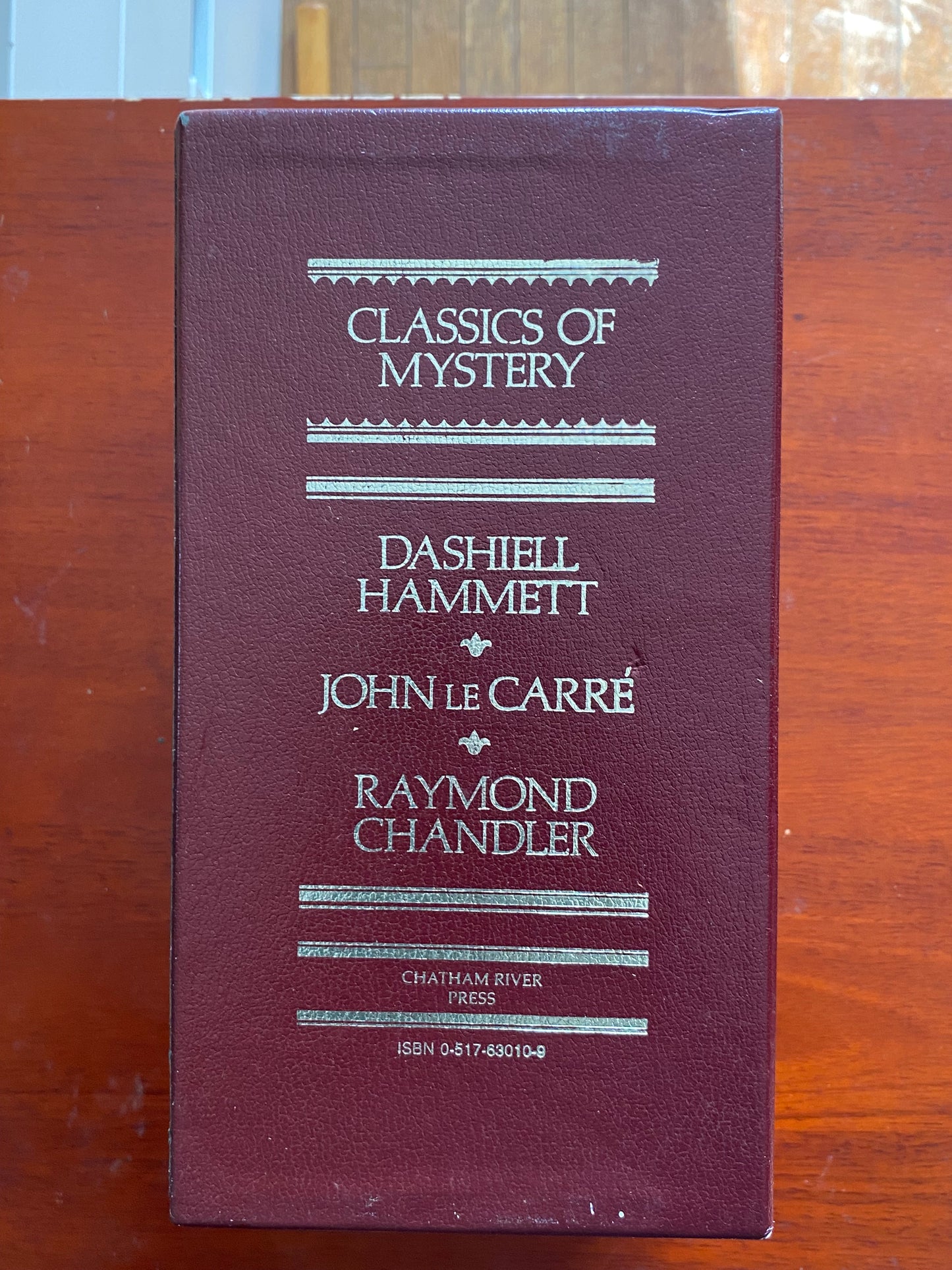 CLASSICS OF MYSTERY, DASHIELL HAMMETT, JOHN LE CARRÈ, RAYMOND CHANDLER