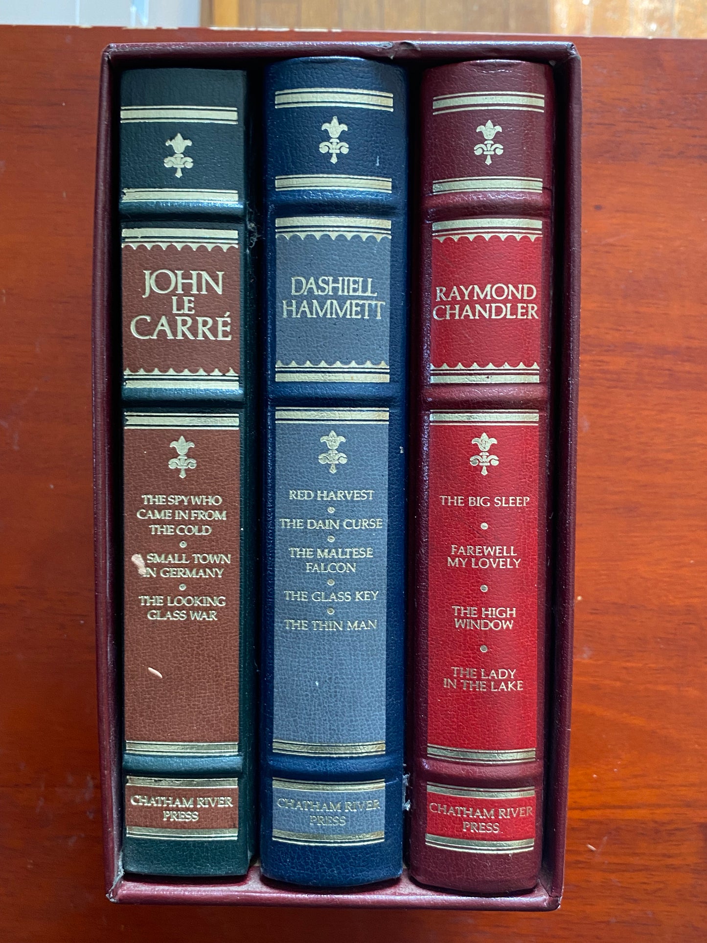 CLASSICS OF MYSTERY, DASHIELL HAMMETT, JOHN LE CARRÈ, RAYMOND CHANDLER